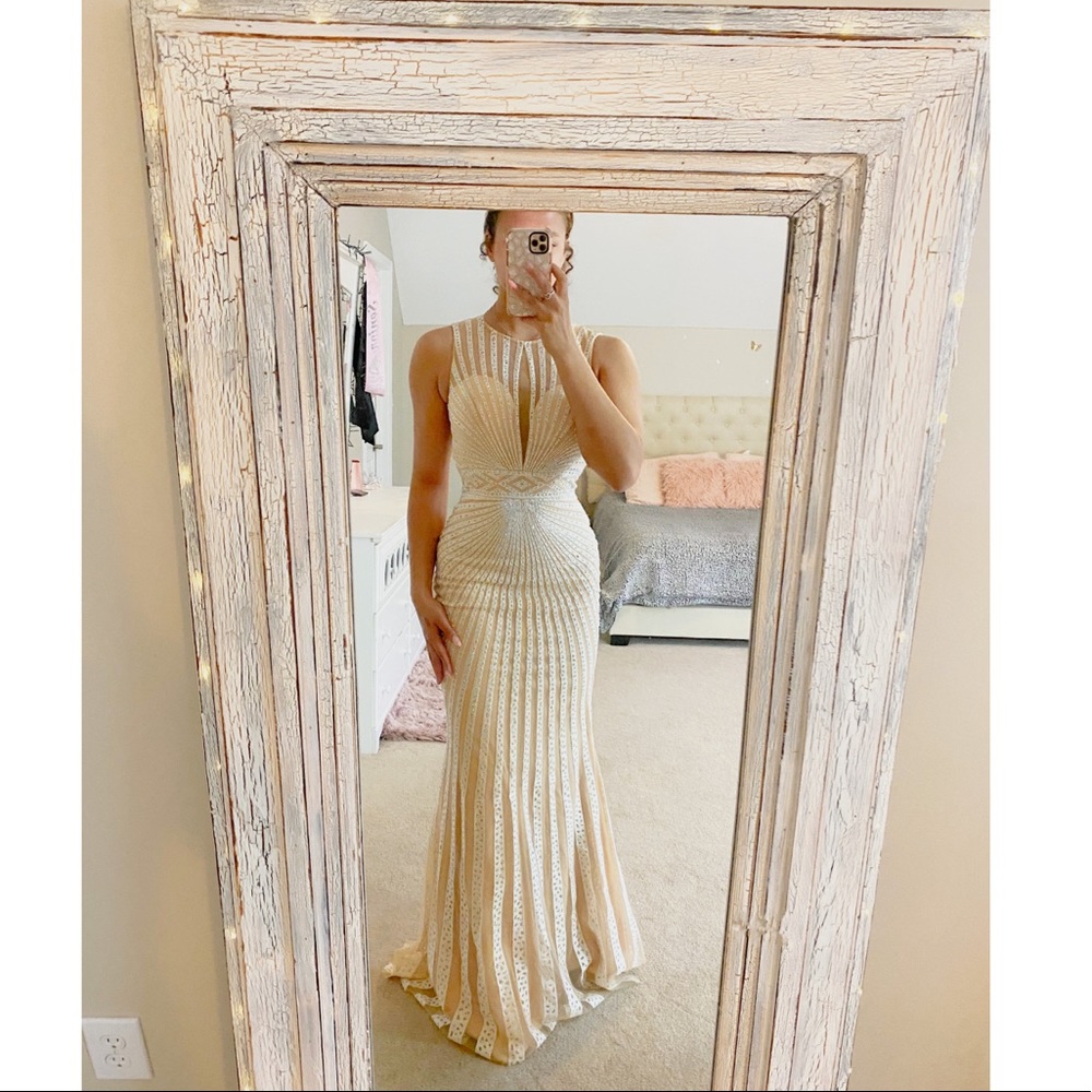 Nude jovani prom dress
